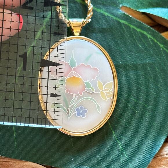 BOGO FREE VTG FLORAL PENDANT NECKLACE - Picture 7 of 8